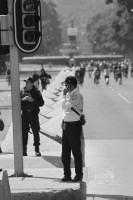 Policía distraído